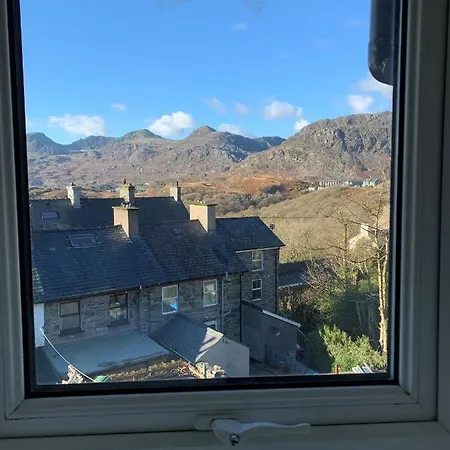 Cosy Cottage In Picturesque Snowdonia With Stunning Views Of The Moelwyn Mountains Blaenau Ffestiniog Exterior photo