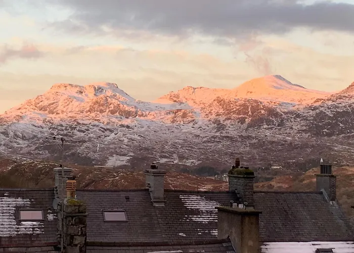Cosy Cottage In Picturesque Snowdonia With Stunning Views Of The Moelwyn Mountains