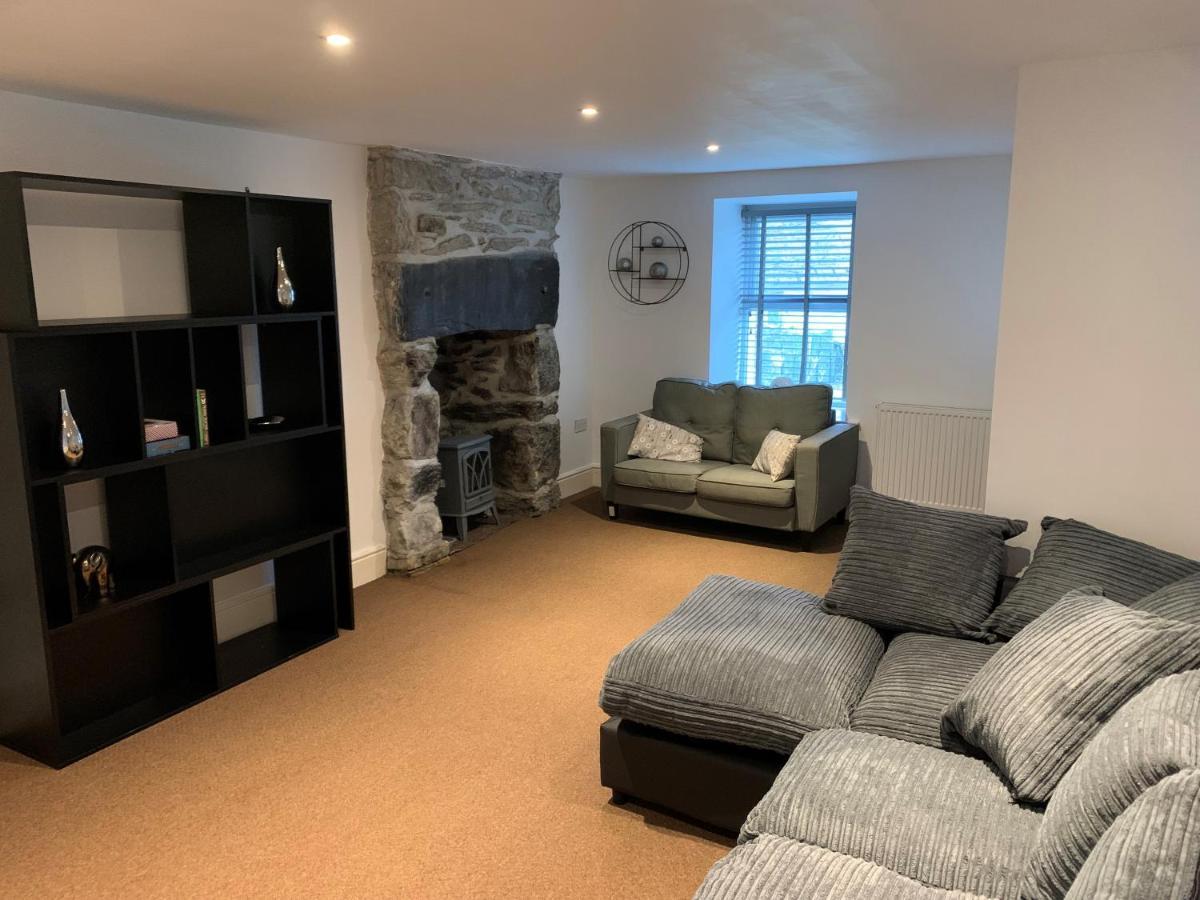 Cosy In Picturesque Snowdonia With Stunning Views Of The Moelwyn Mountains Blaenau Ffestiniog