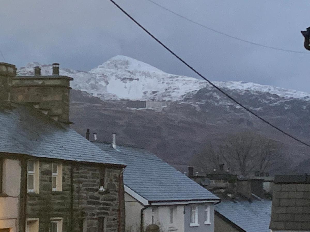 Cosy In Picturesque Snowdonia With Stunning Views Of The Moelwyn Mountains Blaenau Ffestiniog